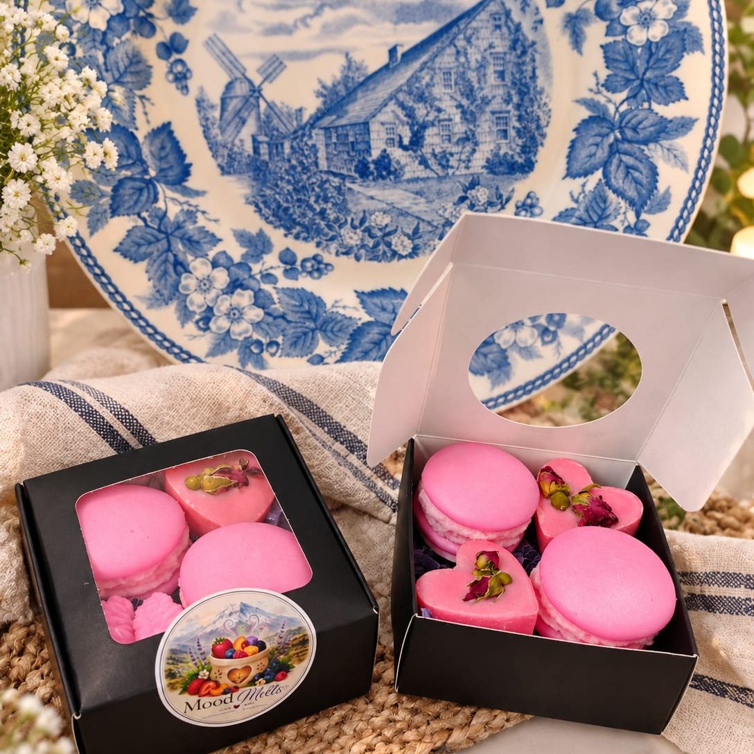 Sweet Summer Vibes- Mini Collection It;s a colorful burst of fruity scents designed to brighten your space and elevate your mood.
A little taste of summer, endless good vibes.